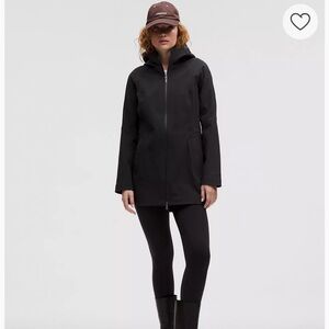 Lululemon rain jacket size 8